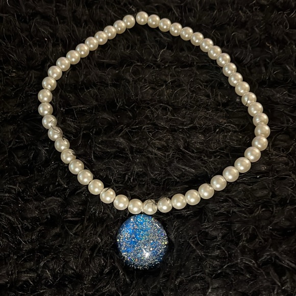 Blue Glittery Marble Glass & Stretch Faux Pearls Hand Design Necklace - Picture 6 of 17